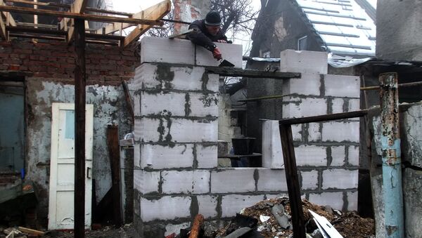 Восстановление жилого дома в Донецке. Архивное фото