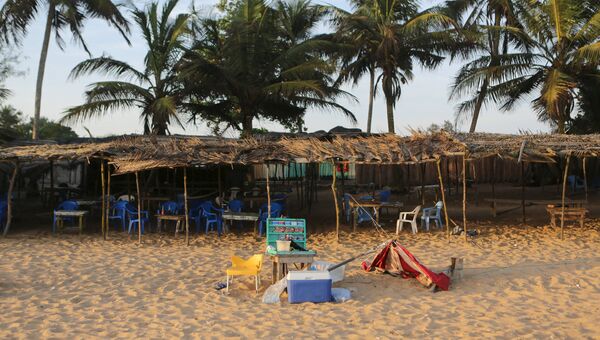 На месте теракта в курортном городе Гран-Басам на юге Кот-д'Ивуара. 13 марта 2016