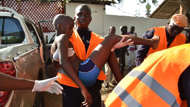 Мальчик, пострадавший во время теракта на пляже отеля Etoile du Sud, Кот-д'Ивуар. 13 марта 2016