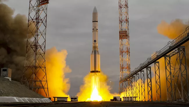 РКН Протон с космическим аппаратом миссии ExoMars - 2016 во время старта с космодрома Байконур. 14 марта 2016