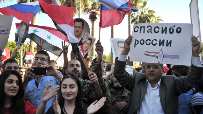 Участники митинга в Сирии в поддержку операции ВКС. Архивное фото