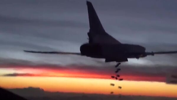 Бомбардировщик-ракетоносец Ту-22 М3 Военно-космических сил России во время боевого вылета для нанесения авиаудара по объектам ИГ в Сирии. Архивное фото