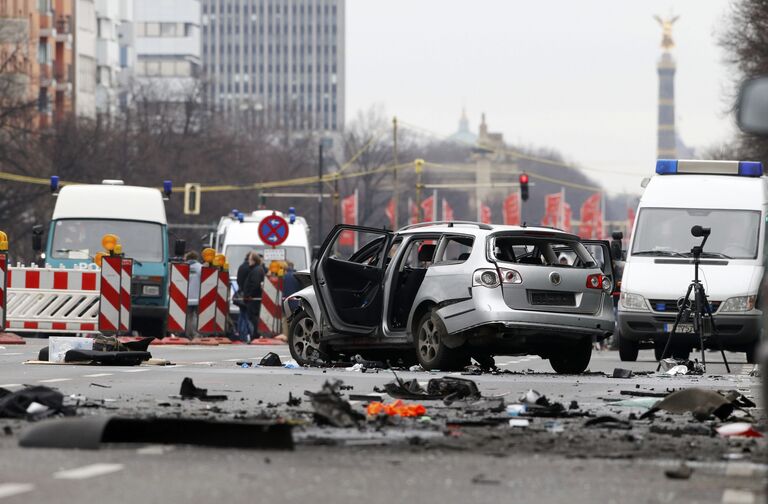 На месте взрыва автомобиля в Германии. 15 марта 2016