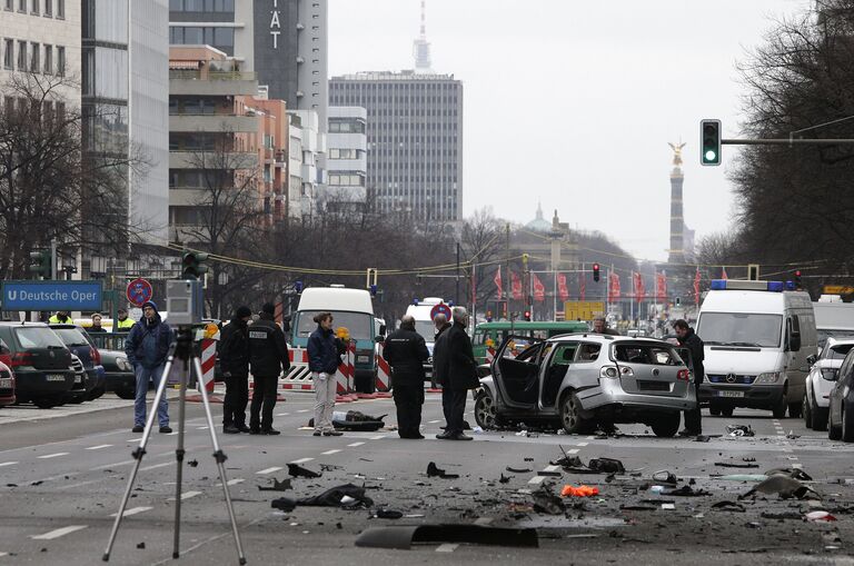 На месте взрыва автомобиля в Германии. 15 марта 2016