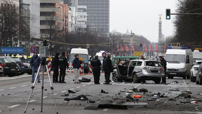 На месте взрыва автомобиля в Германии. 15 марта 2016