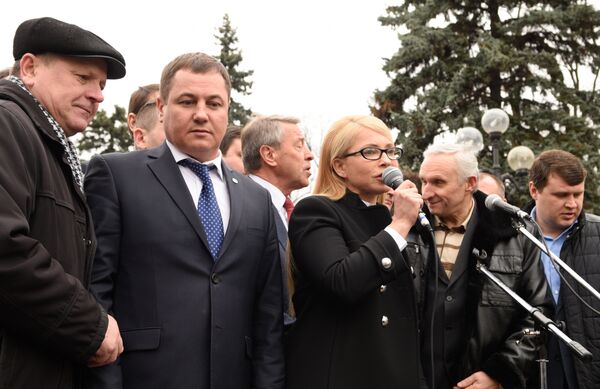 Лидер фракции ВО Батькивщина Юлия Тимошенко выступает на митинге у здания Верховной рады в Киеве, которую проводят аграрии