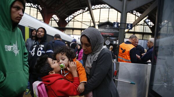 Беженцы из Сирии на железнодорожной станции в Копенгагене. 2015 год