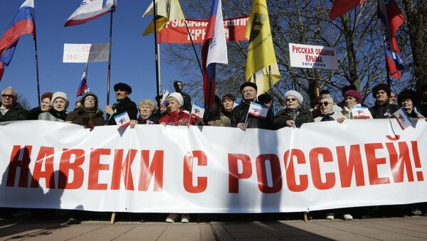 Жители Симферополя на праздновании второй годовщины воссоединения Крыма с Россией
