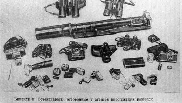 Бинокли и фотоаппараты, отобранные советскими чекистами у агентов иностранных разведок