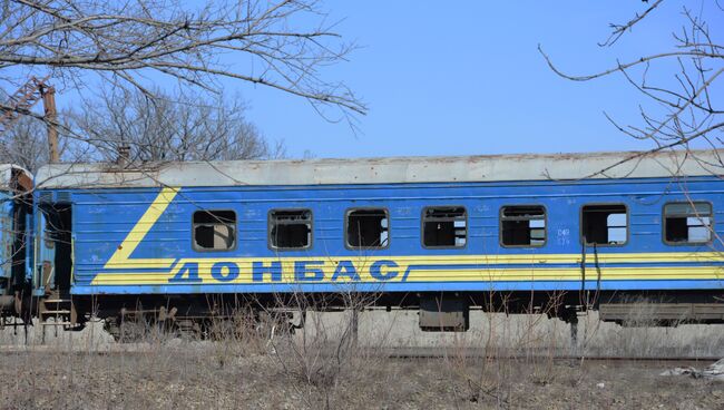 Брошенный вагон поезда в ЛНР. Архивное фото