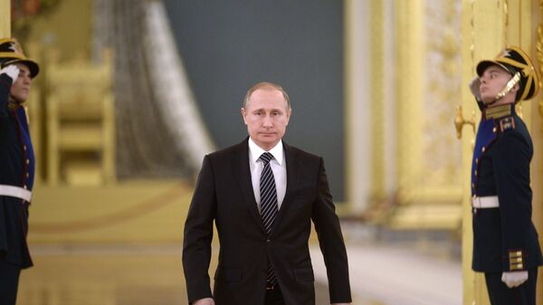 Президент России Владимир Путин на церемонии вручения Верховным Главнокомандующим знамени Воздушно-космических сил
