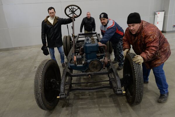 Подготовка к открытию выставки Моторы Войны в выставочном центре Крокус Экспо в Москве
