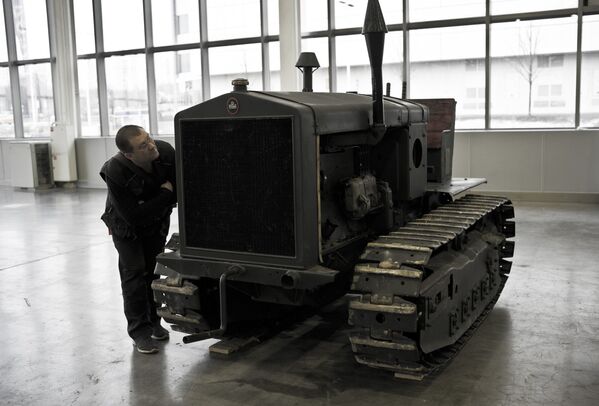 Немецкий трактор-тягач FAMO на выставке Моторы Войны в выставочном центре Крокус Экспо в Москве