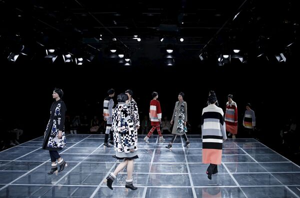 Модели во время показа Tokyo Fashion Week
