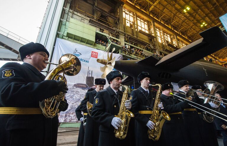 Спуск на воду подводной лодки Великий Новгород в Санкт-Петербурге