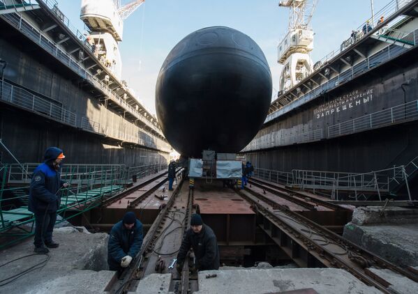 Спуск на воду подводной лодки Великий Новгород в Санкт-Петербурге