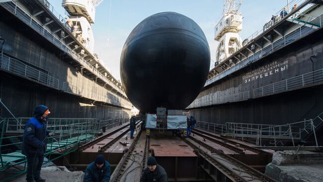 Спуск на воду подводной лодки класса Варшавянка. Архивное фото