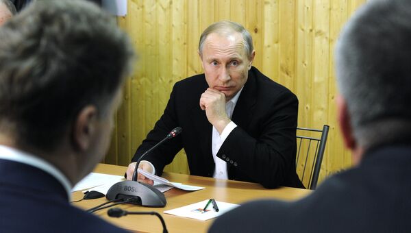 Президент России Владимир Путин проводит оперативное совещание