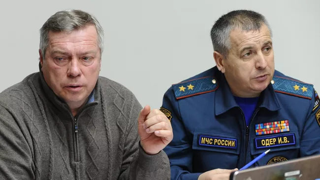 Губернатор Ростовской области Василий Голубев и начальник Южного регионального центра МЧС России Игорь Одер на заседании штаба по расследованию причин авиакатастрофы в аэропорту Ростова-на-Дону