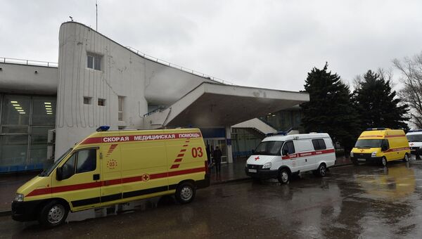 Машины Скорой медицинской помощи в аэропорту Ростова-на-Дону, где при посадке разбился пассажирский самолет Boeing-737-800. Архивное фото