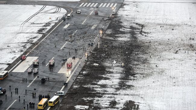 На месте крушения пассажирского самолета Boeing-737-800 в Ростове-на-Дону. Архивное фото