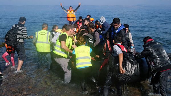 Беженцы с Ближнего Востока прибывают на остров Лесбос