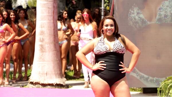 Модель plus size дефилировала в купальнике на конкурсе “Мисс Перу-2016“