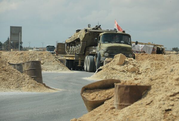 Военная техника Сирийской арабской армии (САА) на дороге к Пальмире