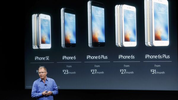 Вице-президент Apple по продуктовому маркетингу iPhone и iOS Грег Джосвиак на презентации Apple в Калифорнии