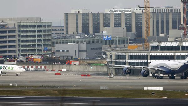 Службы спасения на месте взрывов в аэропорту Брюсселя. 22 марта 2016