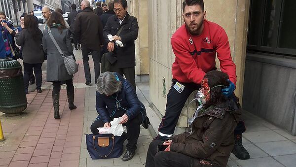 Раненые возле станции метро Мальбек в Брюсселе, Бельгия. 22 марта 2016