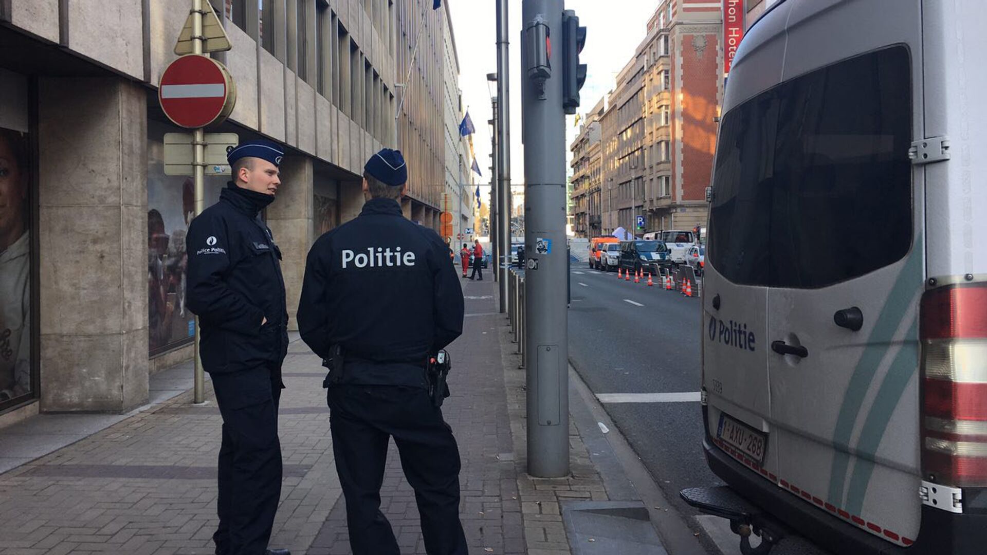 Сотрудники полиции на улице Брюсселя, Бельгия. 22 марта 2016 - РИА Новости, 1920, 11.01.2021