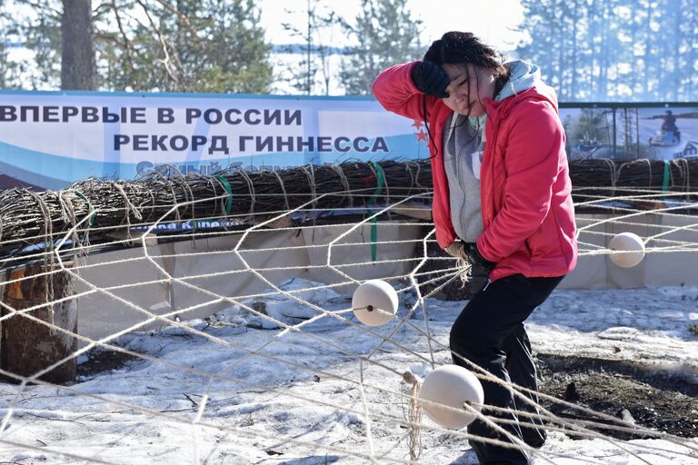 Шаманка Бибигуль плетет самый большой в мире амулет Ловец снов