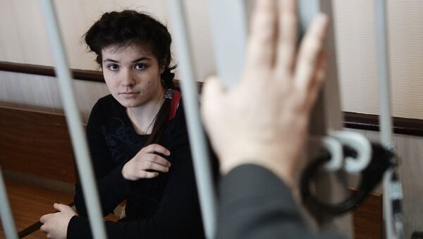 Студентка МГУ Варвара Караулова, обвиняемая в попытке участия в деятельности ИГ, в суде. Архивное фото