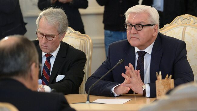 Министр иностранных дел России Германии Франк-Вальтер Штайнмайер на встрече с министром иностранных дел России Сергеем Лавровым в Москве