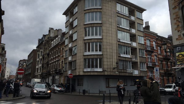 Дом в квартале Скарбек в Брюсселе, откуда террористы уехали на такси