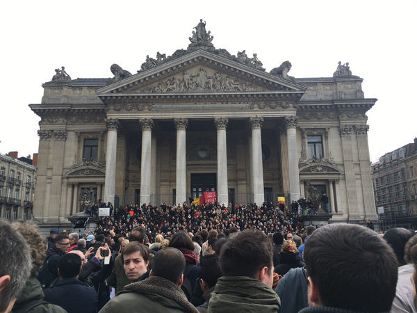 Минута молчания на площади Биржи в Брюсселе