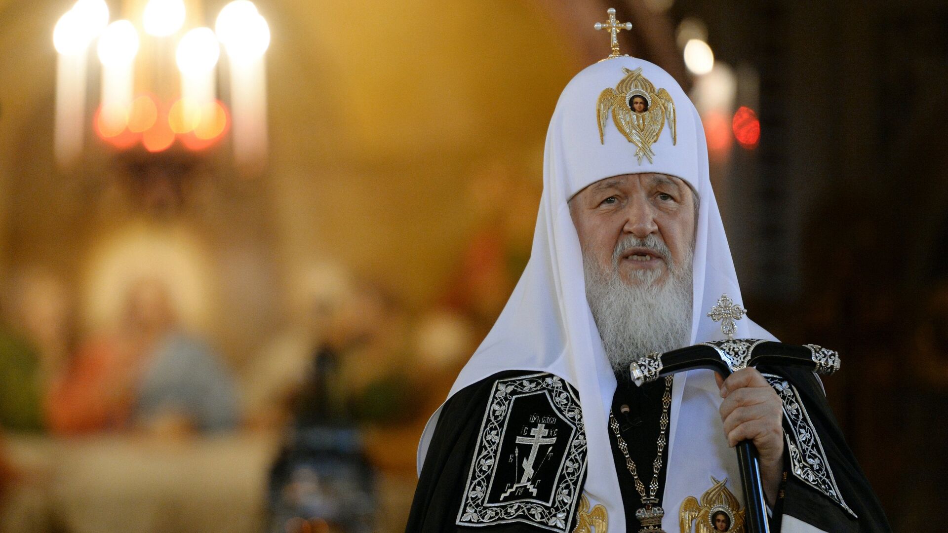 Патриарх Кирилл освятил вербные и пальмовые ветви в храме Христа Спасителя