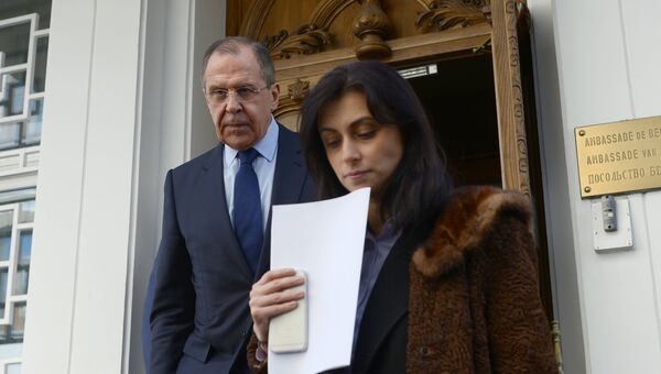 Министр иностранных дел России Сергей Лавров выходит из здания посольства Бельгии, которое он посетил, чтобы выразить соболезнования в связи с терактами 22 марта