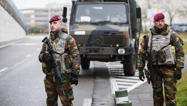 Военнослужащие обеспечивают безопасность в аэропорту Завентем в Брюсселе, где 22 марта произошел взрыв