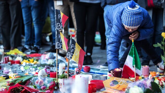 Участники траурного митинга в память о погибших в Брюсселе. Архивное фото