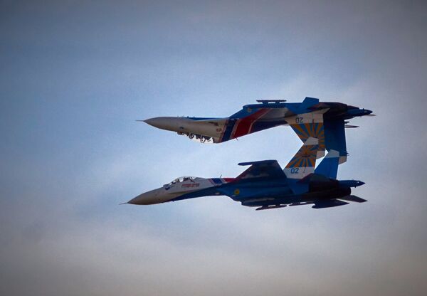 Пилотажная группа Русские Витязи на самолетах СУ-27