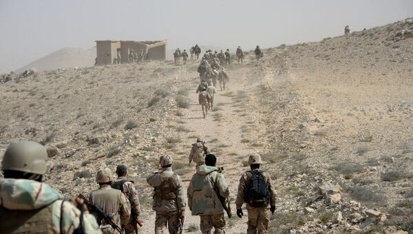 Бойцы отряда народного ополчения Соколы пустыни во время передислокации в районе сирийского города Пальмира