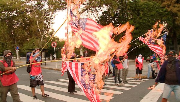 Жители Буэнос-Айреса жгли флаги США в знак протеста против визита Обамы