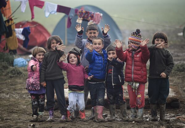 Дети-мигранты в деревне Идомени
