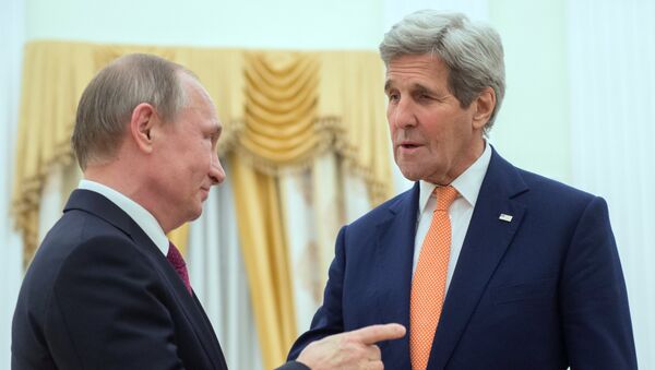 Президент России Владимир Путин (слева) и государственный секретарь США Джон Керри. Архивное фото