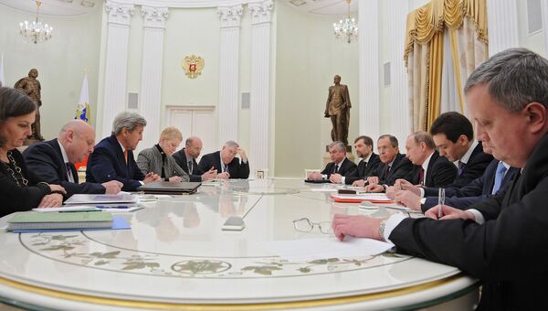 Президент России Владимир Путин и государственный секретарь США Джон Керри во время встречи в Москве. 24 марта 2016