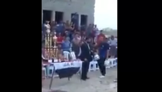 В сети появилось видео взрыва на стадионе в Багдаде