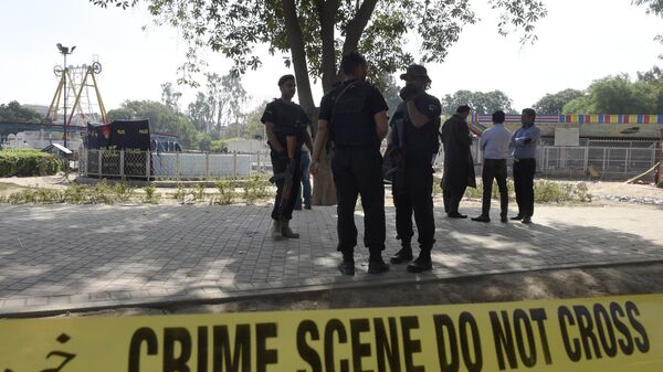 Полиция на месте взрыва в Пакистане. Архивное фото