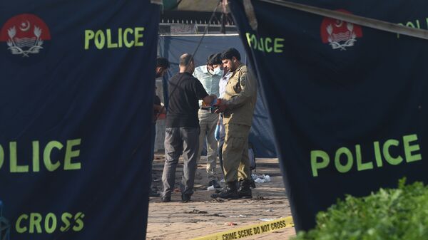 Полиция на месте взрыва в Лахоре, Пакистан. Архивное фото